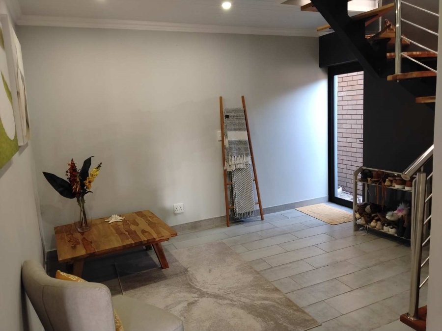 To Let 3 Bedroom Property for Rent in Fraaiuitsig Western Cape